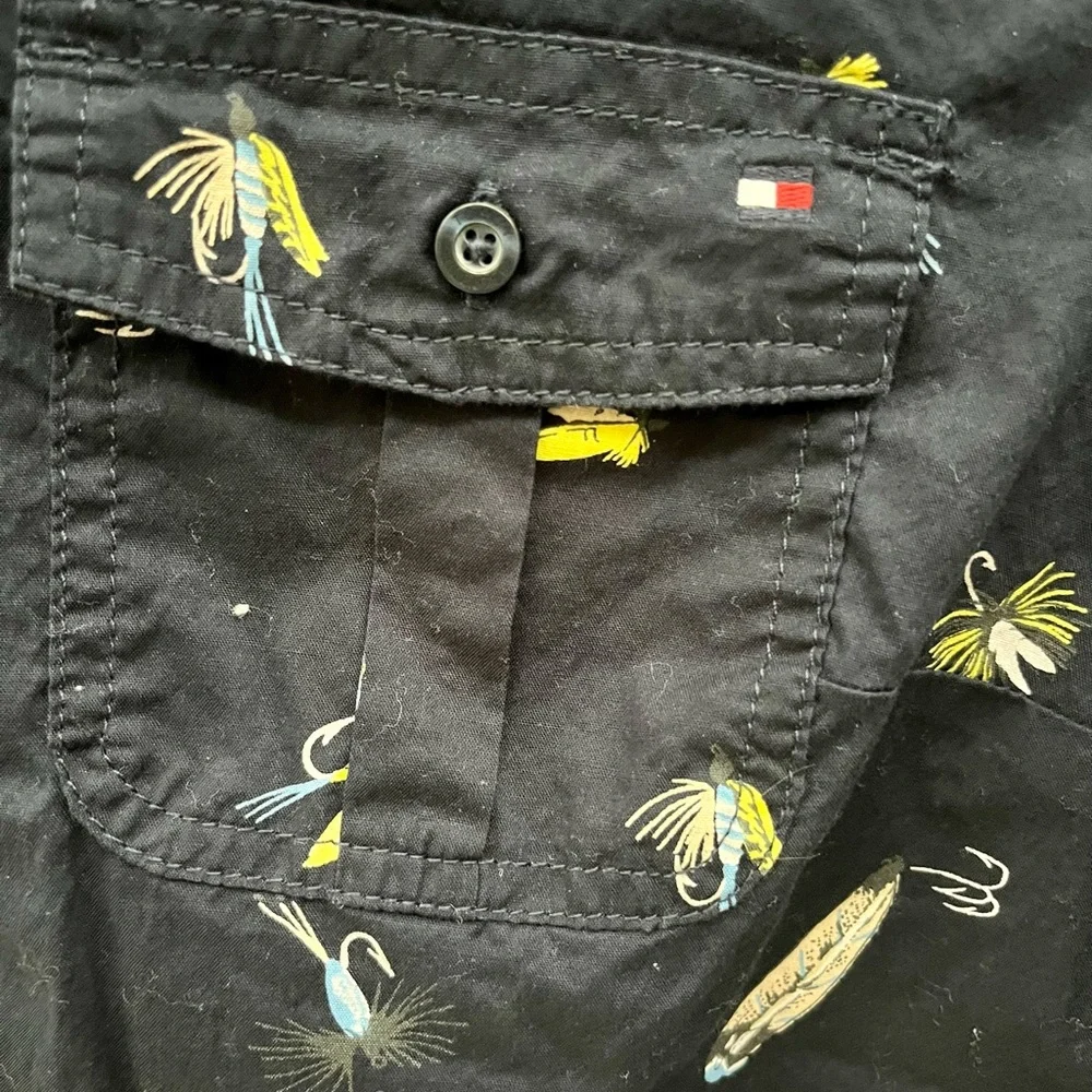Women’s fitted Tommy Hilfiger long sleeve button up fly fishing pattern - Picture 3 of 5